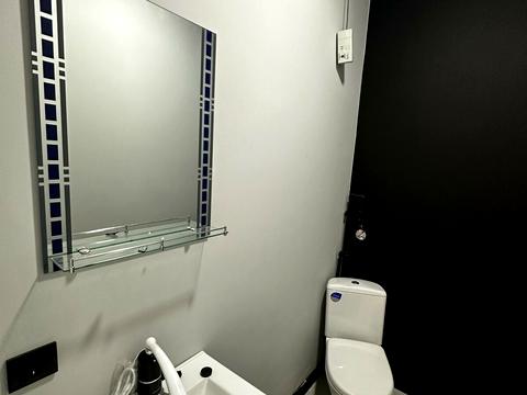 коммерческая по адресу Высочана ул., 18