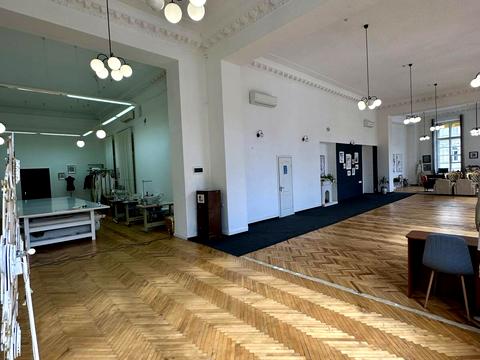 комерційна за адресою площа Галицька, 7
