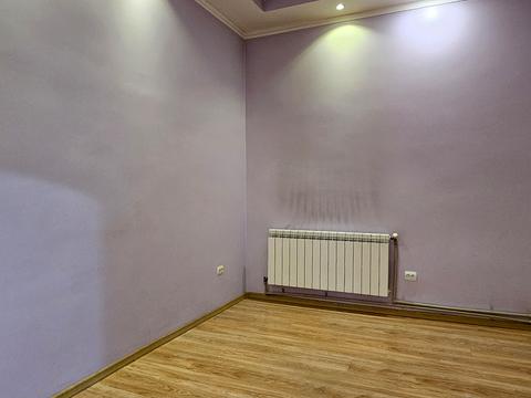 комерційна за адресою Леся Курбаса вул., 4