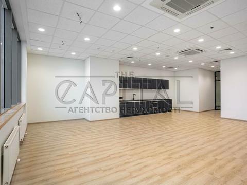 комерційна за адресою Князів Острозьких вул. (Московська), 32/2
