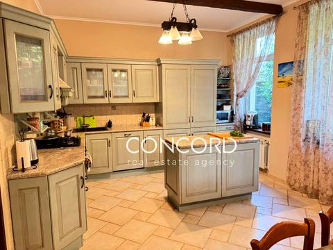 будинок за адресою с. Нові Петрівці, Монастирська вул., 13