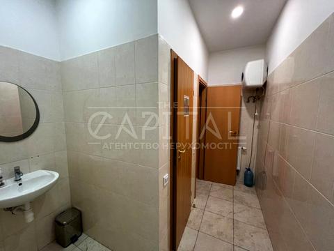 комерційна за адресою Лаврська вул. (Січневого Повстання), 28