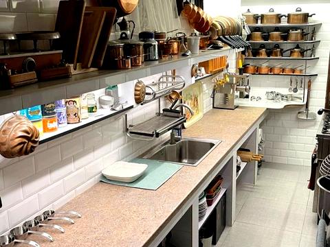 комерційна за адресою Військовий узвіз, 8