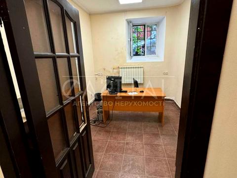 комерційна за адресою Малопідвальна вул., 6