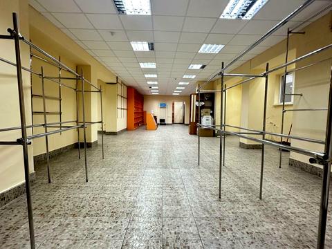 комерційна за адресою Залізнична, 49
