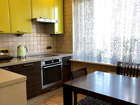 квартира за адресою Композитора Лятошинського вул., 8