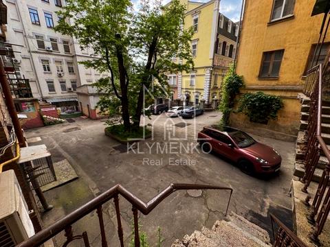комерційна за адресою Саксаганського вул., 63/28