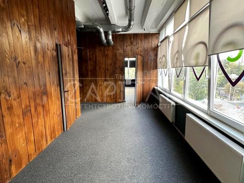 комерційна за адресою Верхній Вал вул., 2