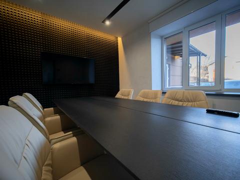 комерційна за адресою Вул. Дворецька, 46