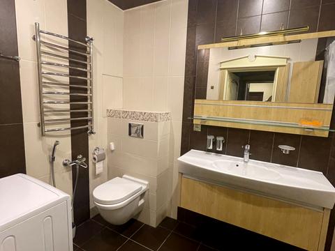 квартира за адресою Анни Ахматової вул., 35