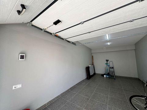 паркомісце за адресою Олександра Довженка вул., 37