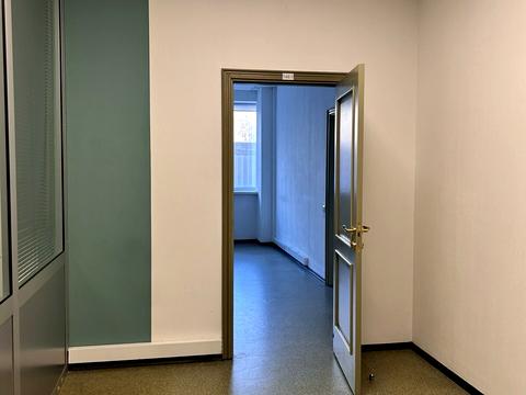 комерційна за адресою Польова вул., 24
