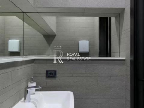 комерційна за адресою Івана Франка вул., 1