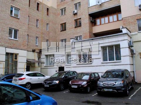 комерційна за адресою Оболонська вул., 12