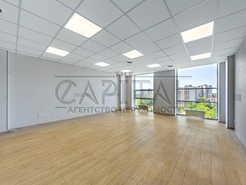 комерційна за адресою Валерія Лобановського просп. (Червонозоряний), 56