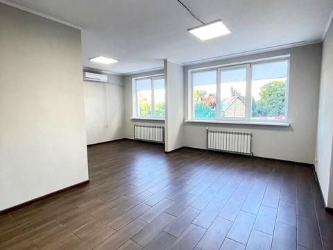 комерційна за адресою Нивська вул., 4Г