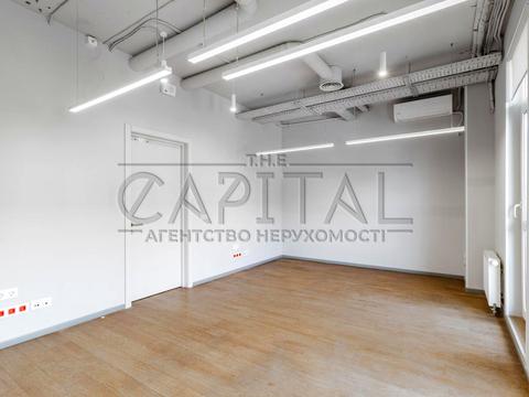 комерційна за адресою Спаська вул., 11