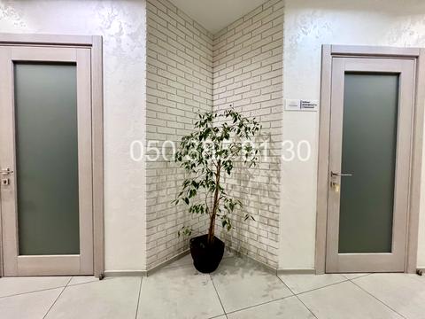 комерційна за адресою Пилипа Орлика вул. (Паризької Комуни), 40