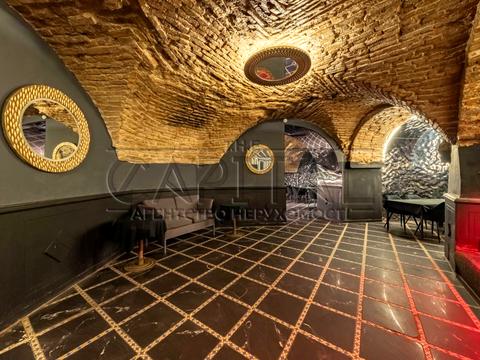 комерційна за адресою Контрактова пл., 12