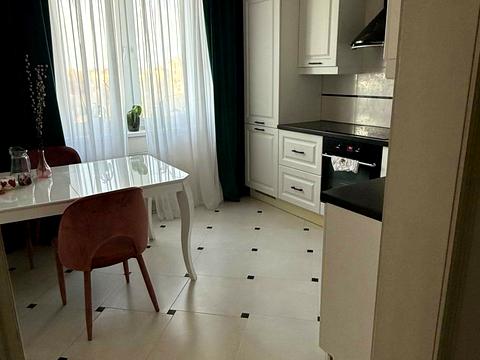 квартира за адресою В'ячеслава Чорновола вул., 27