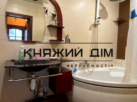 квартира за адресою Лариси Руденко вул., 21