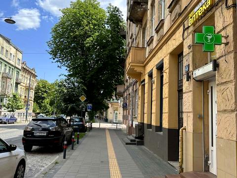 коммерческая по адресу Степана Бандери вул., 47
