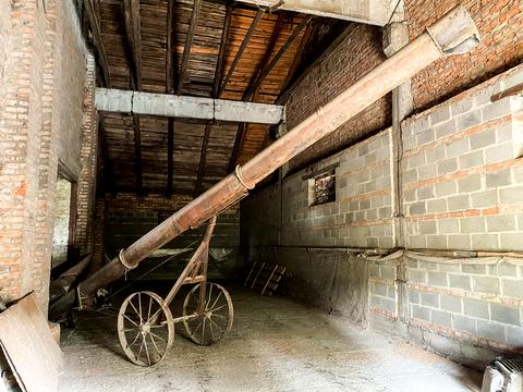 коммерческая по адресу Центральна, 1