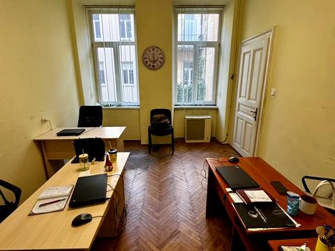 комерційна за адресою Листопадового Чину вул. (), 3