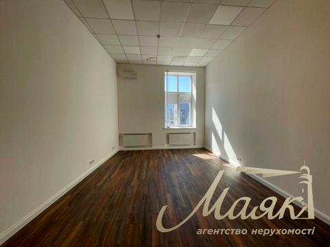 комерційна за адресою Лаврська вул. (Січневого Повстання), 16