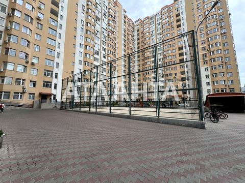 комерційна за адресою Добровольців вул. (Маршала Говорова), 8