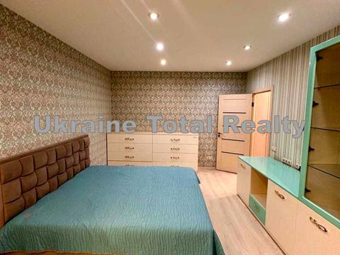 квартира за адресою Анни Ахматової вул., 30