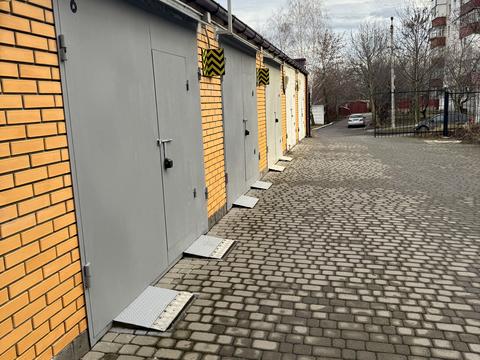 паркомісце за адресою Озерна вул., 14