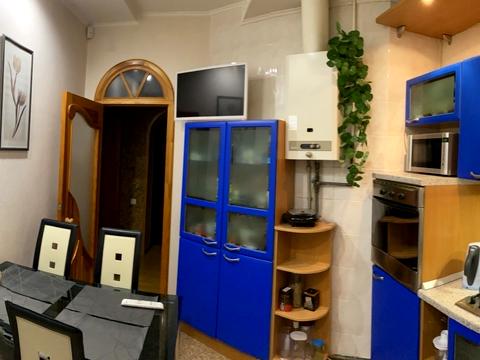 квартира за адресою Пилипа Орлика вул. (Паризької Комуни), 1