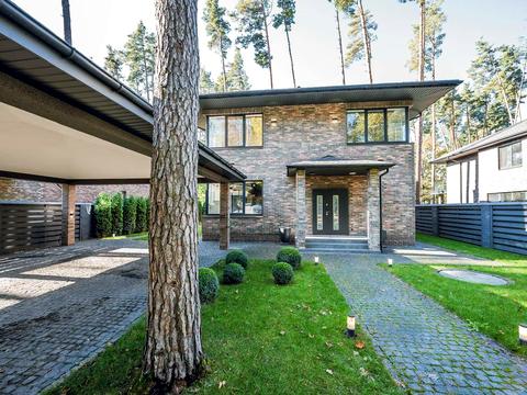 будинок за адресою с. Плюти, Лісова