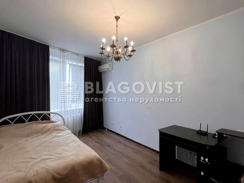 квартира за адресою Анни Ахматової вул., 45