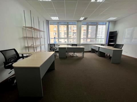 комерційна за адресою Євгена Коновальця вул. (Щорса), 36Д