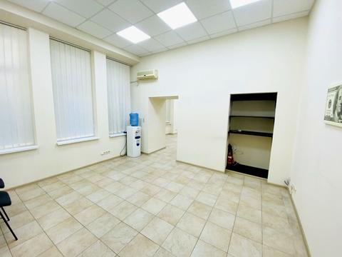 комерційна за адресою Круглоуніверситетська вул., 14