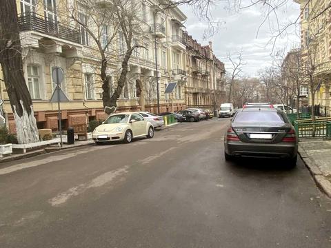 комерційна за адресою Гоголя вул., 11
