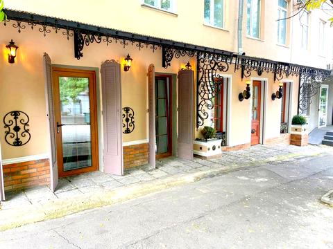 комерційна за адресою Військовий узвіз, 8