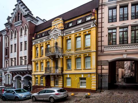 комерційна за адресою Воздвиженська вул., 43