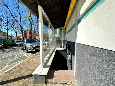 комерційна за адресою Українська вул., 83б