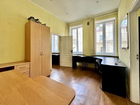 комерційна за адресою Симона Петлюри вул. (Комінтерну), 20 б