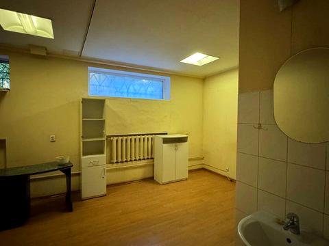 комерційна за адресою Семінарська вул., 15а