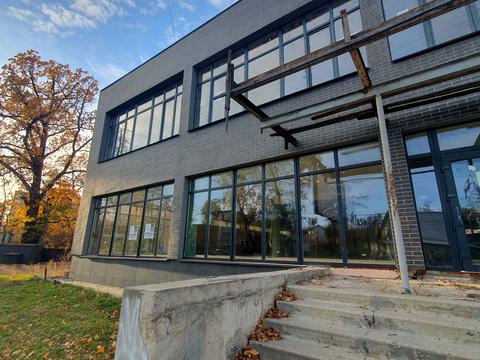 комерційна за адресою Садова вул., 94