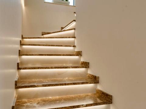 будинок за адресою с. Лісники, Захрестова вул.