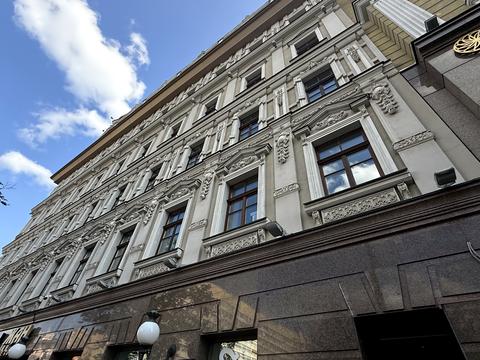 комерційна за адресою Богдана Хмельницького вул., 19-21