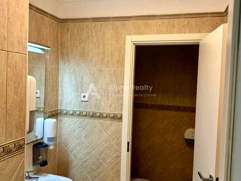комерційна за адресою Михайлівська вул., 7