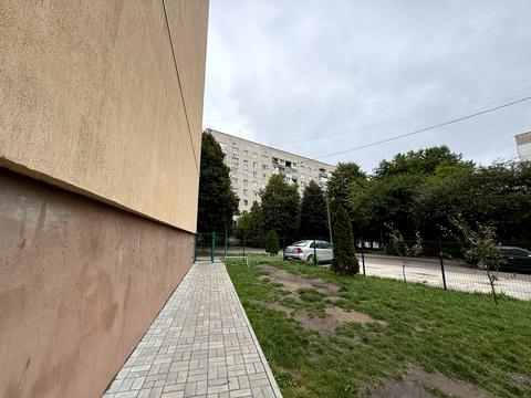 комерційна за адресою Лисеницька вул., 2а