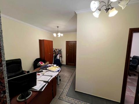 комерційна за адресою Довженка вул., 6а