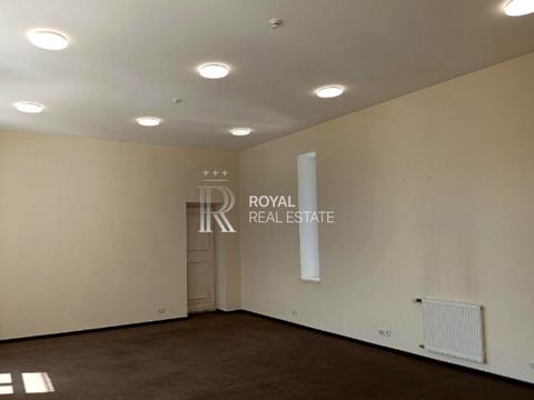 коммерческая по адресу Музейний пер., 4